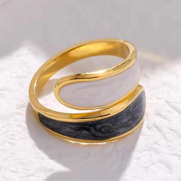 Adjustable Size Gold, White And Black Women's Ring (R4) - Picture 4 of 5